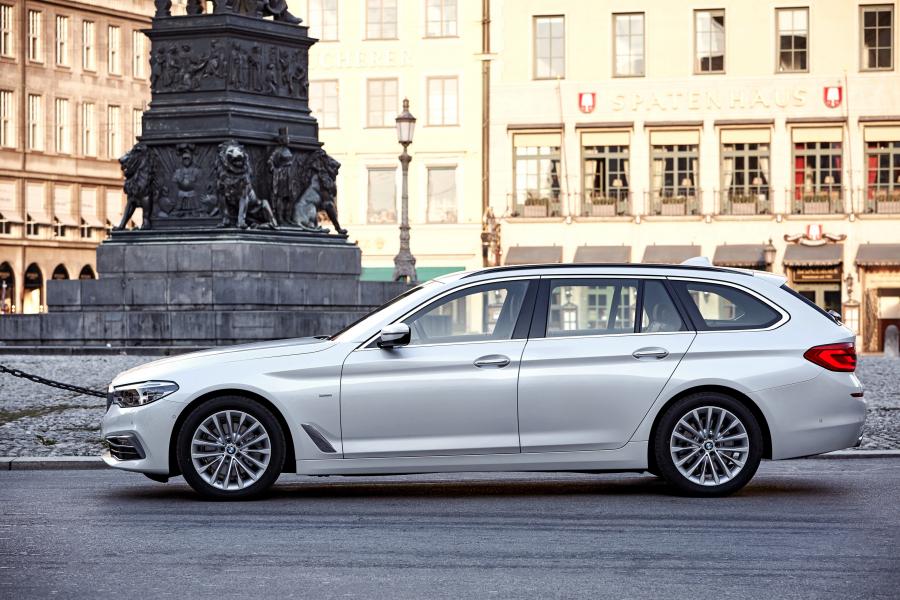  BMW 520d Touring Luxury Line 2017 года  (WW) (фото 21 из 40)